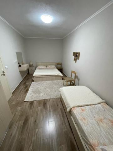 New Bazaar Arben'S Apartment Tirana Exterior foto